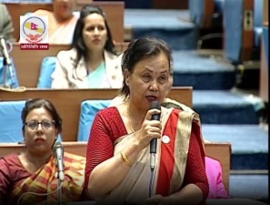 एक मिनेटको समयमा आधा दर्जन प्रश्नको ओइरो यसरी लगाइन् कांग्रेस नेतृ न्यौपानेले